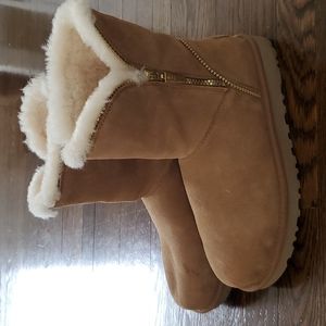 Brand New Ugg Boots - Women's Size 8